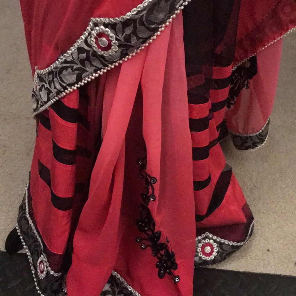 Saree(SALWAR KAMEEZ)